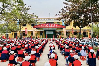 SINH HOẠT DƯỚI CỜ THÁNG 12 VỚI CHỦ ĐIỂM “UỐNG NƯỚC NHỚ NGUỒN”