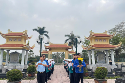 THĂM VIẾNG NGHĨA TRANG LIỆT SỸ  CỦA CHI ĐOÀN, LIÊN ĐỘI TRƯỜNG TIỂU HỌC HẢI PHÚ XÃ HẢI XUÂN, TỈNH NINH BÌNH.